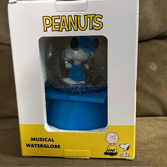 Peanuts Snoopy Congratulations Grad Snow Globe, NWT - Picture 3 of 8